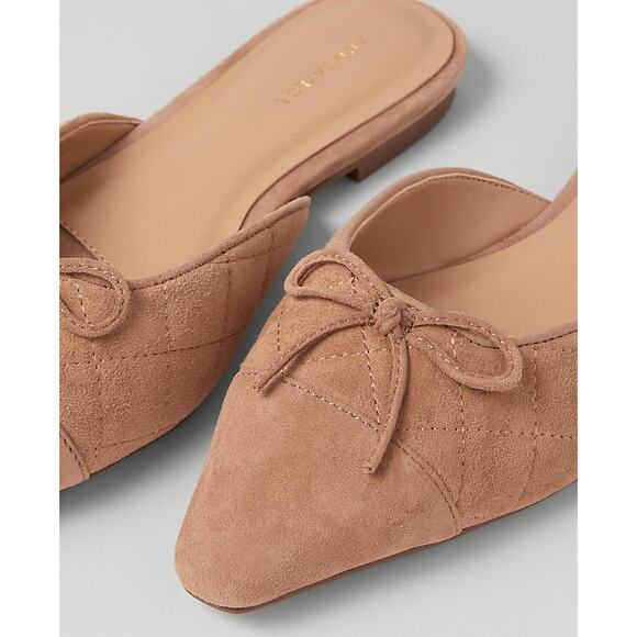 Ann Taylor Size 8.5M Beige Quilted Suede Slip On Flat Pointed Toe Mule Slides - Picture 1 of 8